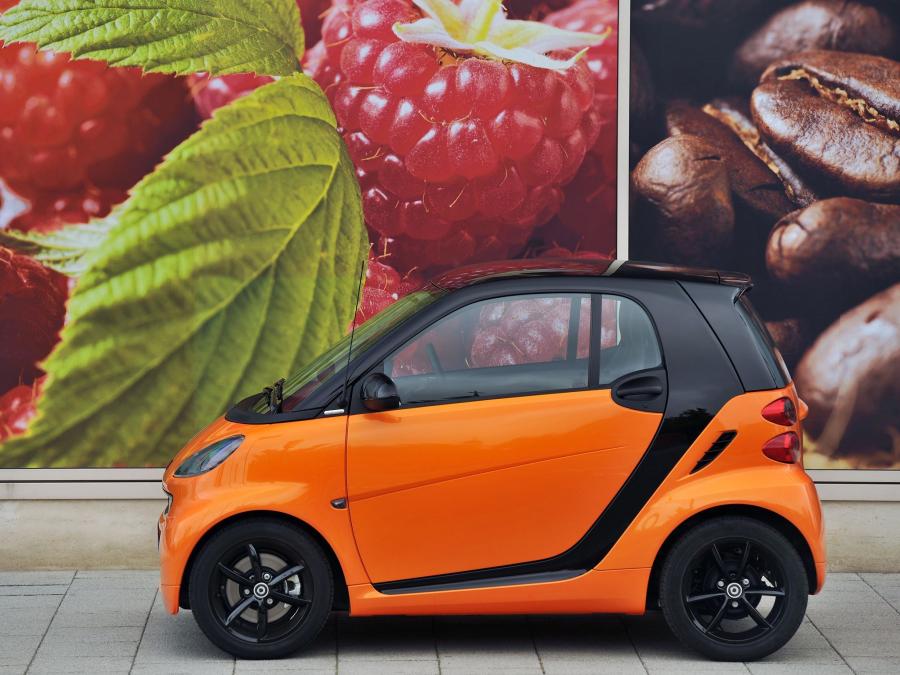  Smart ForTwo Edition Nightorange Coupe (C451) 2011 года  (UK) (фото 2 из 8)